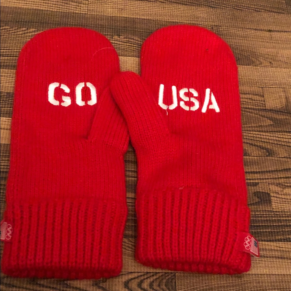 Red 'GO USA' Knit Mittens - Women's Winter Gloves